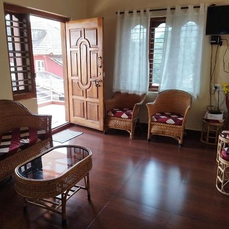 Hidden Gem Home Stay 마디케리 외부 사진